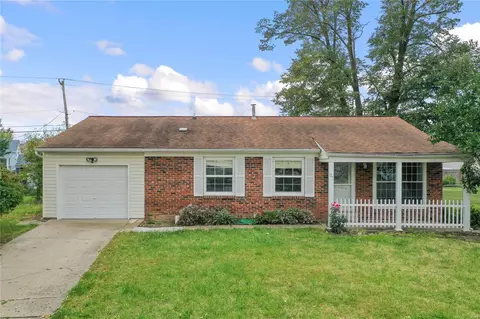 37 Calumet Dr, Saint Peters, MO 63376