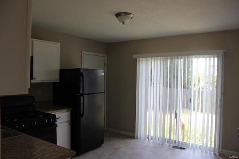 2503 Amarillo Dr, O'fallon, MO 63368 photo 4