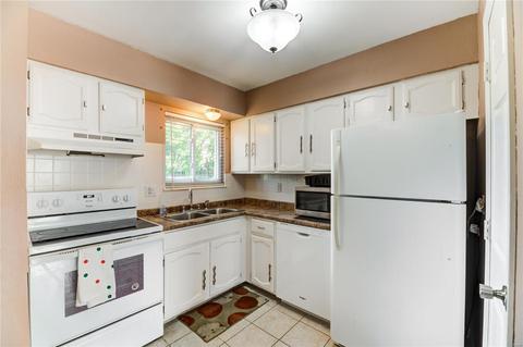855 Portsdown Rd, Ballwin, MO 63011 photo 6