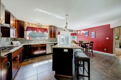 706 Redstart Dr, Ballwin, MO 63021 photo 4