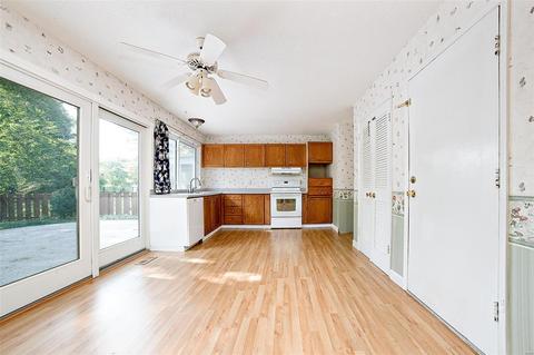 856 La Bonne Pkwy, Manchester, MO 63021 photo 5