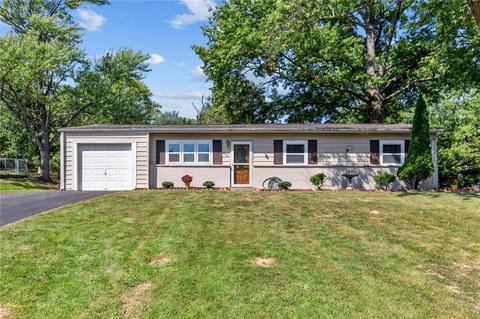 249 Howard Dr, Ballwin, MO 63021 photo 1