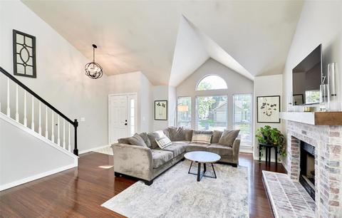 1001 Oak Glen Cir, Ballwin, MO 63021 photo 3