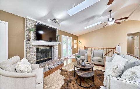 729 Mcbride Pointe Dr, Wildwood, MO 63011 photo 2