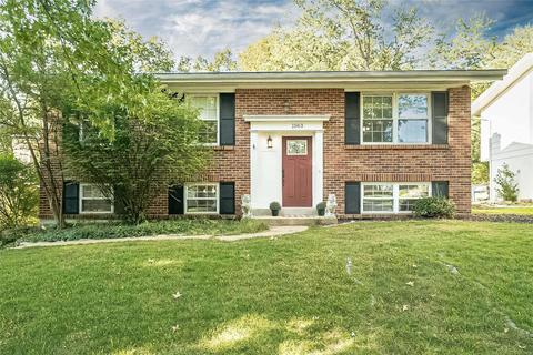 1063 Briarhurst Dr, Manchester, MO 63021 photo 1