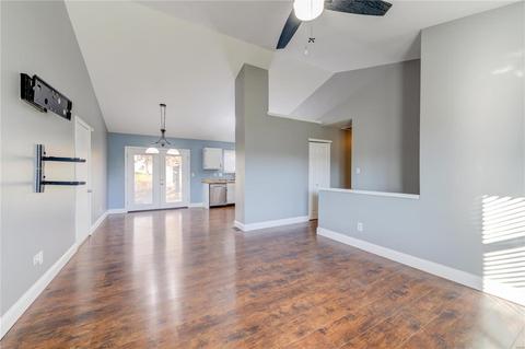 201 Maple Point Dr, Saint Charles, MO 63304 photo 6
