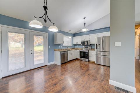 201 Maple Point Dr, Saint Charles, MO 63304 photo 7