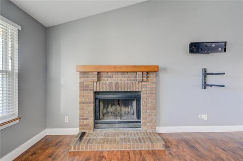 201 Maple Point Dr, Saint Charles, MO 63304 photo 5