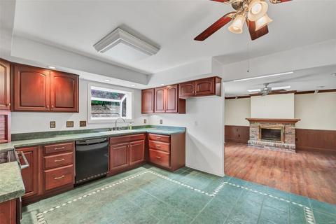 3216 Thrush Dr, Saint Charles, MO 63301 photo 4