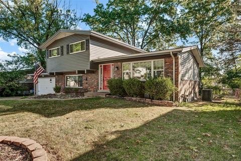 406 Wyncrest Dr, Ballwin, MO 63011 photo 2