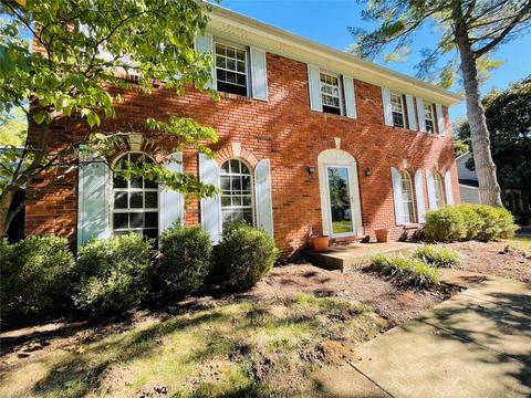 915 Camargo Dr, Ballwin, MO 63011 photo 2