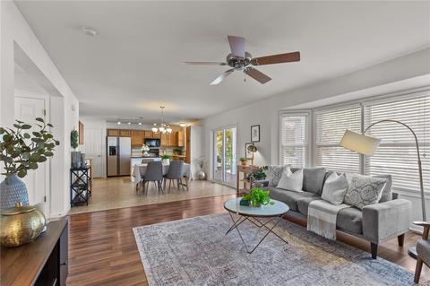 483 Chatham Dr, O'fallon, MO 63366 photo 5