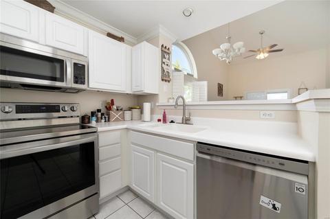 301 Tyndale Dr, O'fallon, MO 63366 photo 13
