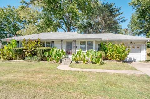 1541 Akron Dr, Saint Louis, MO 63137