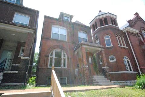 3662 Flad Ave, Saint Louis, MO 63110 photo 2