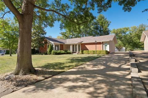 390 Sunfield Pl, Ballwin, MO 63011 photo 2