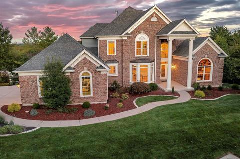 17975 Bonhomme Ridge Ct, Chesterfield, MO 63005