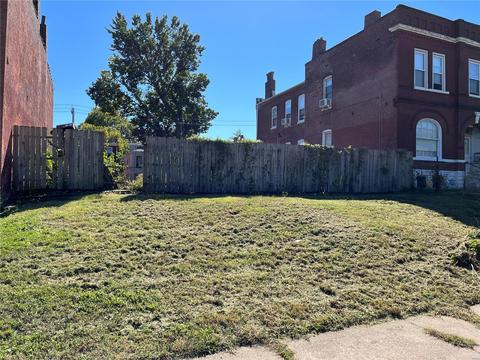 2720 Geyer Ave, Saint Louis, MO 63104