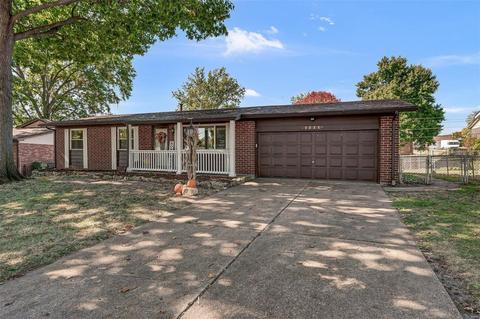 3231 Gwengreen Dr, Bridgeton, MO 63044 photo 1