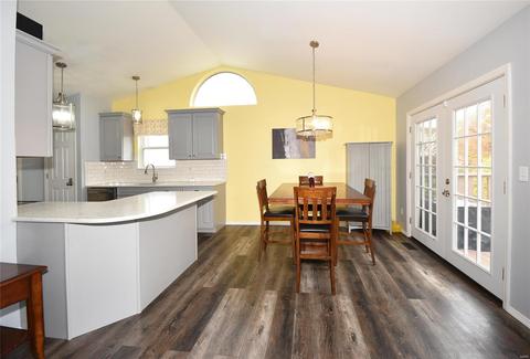 130 Hunters Lake Ct, Eureka, MO 63025 photo 9