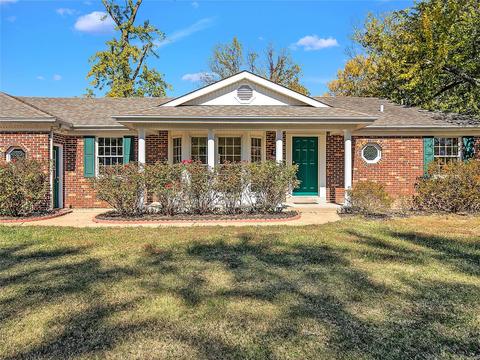 437 Essen Ln, Ballwin, MO 63021 photo 2