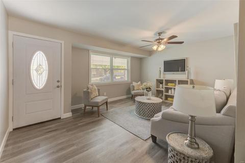 207 Bitterwood Dr, Ballwin, MO 63021 photo 3