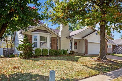 834 Spring Hill Farm Dr, Ballwin, MO 63021 photo 2