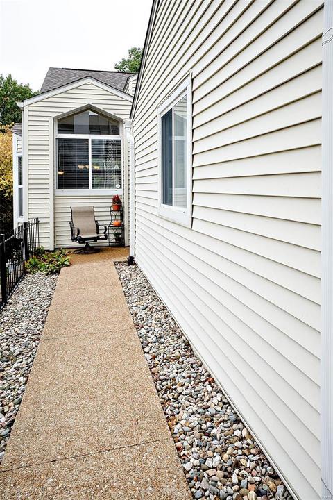 1744 Ridgeview Circle Dr, Ballwin, MO 63021 photo 2