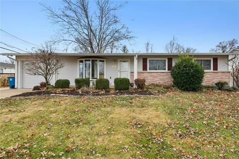 220 Windcliffe Dr, Ballwin, MO 63021 photo 2