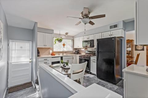 1214 Foxview Ter, Ballwin, MO 63011 photo 13