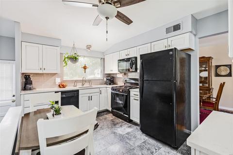 1214 Foxview Ter, Ballwin, MO 63011 photo 9
