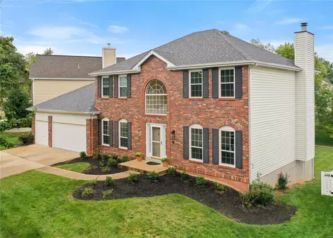 16750 Deveronne Cir, Chesterfield, MO 63005