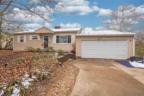 211 Hillsdale Dr, Ballwin, MO 63011 photo 1