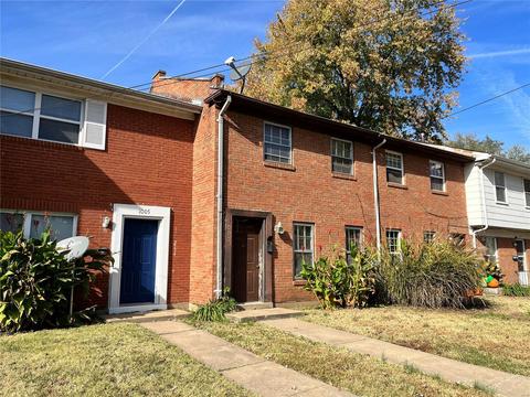 1007 Pine St, Saint Charles, MO 63301