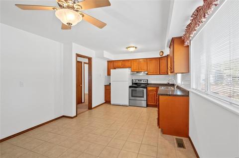310 Spring Meadows Dr, Manchester, MO 63011 photo 4