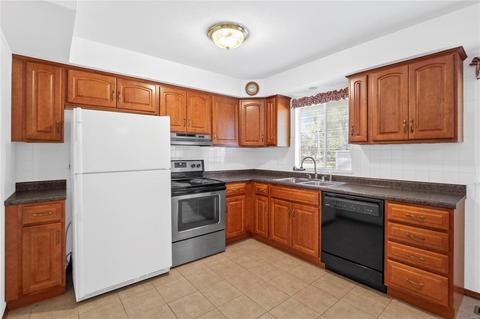 310 Spring Meadows Dr, Manchester, MO 63011 photo 2