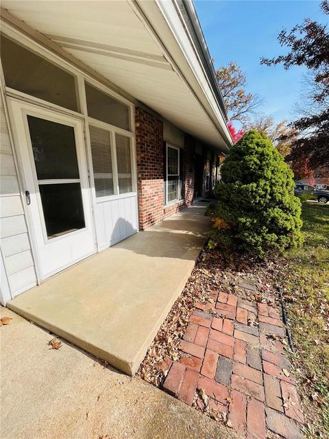 13017 Ambois Dr, Saint Louis, MO 63141 photo 4