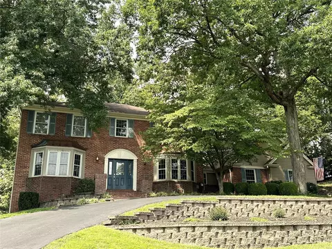 290 Herworth Dr, Chesterfield, MO 63005