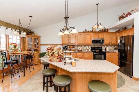 221 Belmonte Cir, O'fallon, MO 63368 photo 3