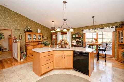 221 Belmonte Cir, O'fallon, MO 63368 photo 4