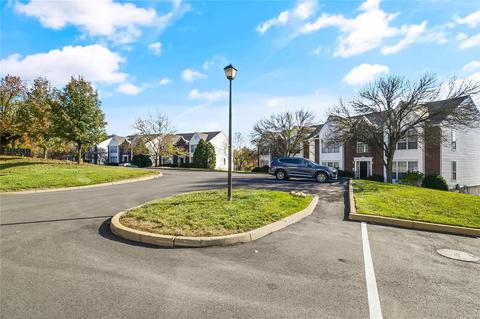 1329 Crossings Ct #D, Ballwin, MO 63021 photo 3