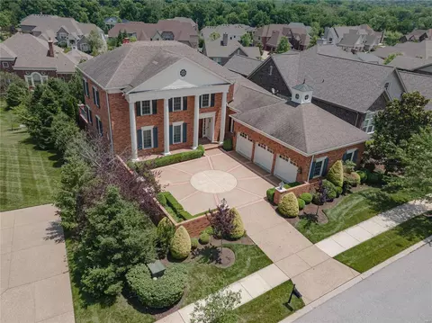 328 Wythe House Ct, Creve Coeur, MO 63141