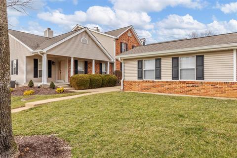566 Oak Ridge Trails Ct, Ballwin, MO 63021 photo 4