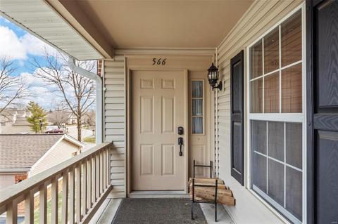 566 Oak Ridge Trails Ct, Ballwin, MO 63021 photo 8