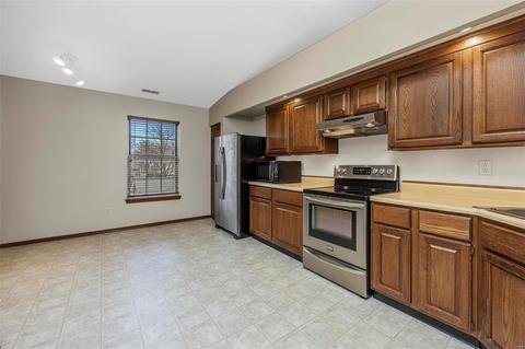 566 Oak Ridge Trails Ct, Ballwin, MO 63021 photo 23