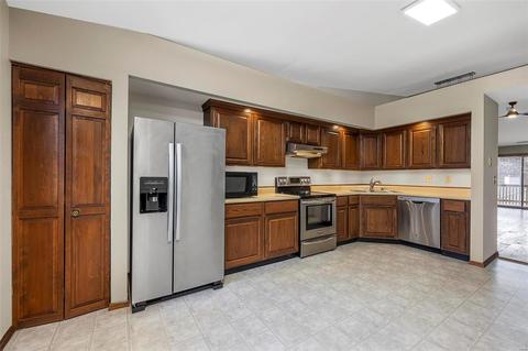 566 Oak Ridge Trails Ct, Ballwin, MO 63021 photo 24