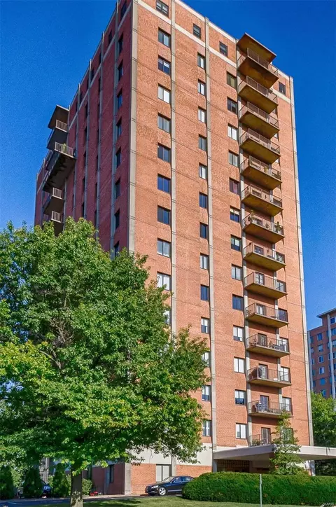 816 S Hanley Rd #12A, Saint Louis, MO 63105