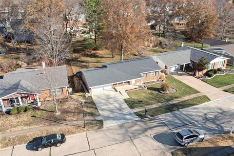 260 Village Meadow Dr, Ballwin, MO 63021 photo 2
