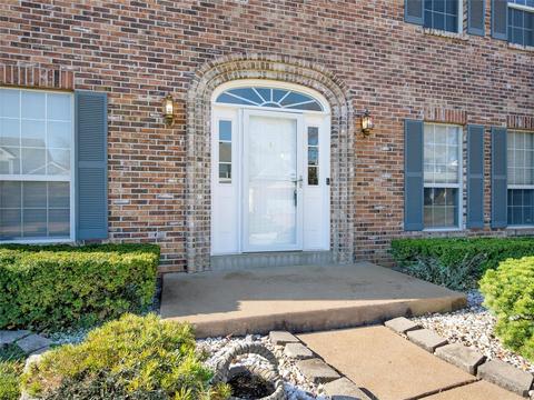 833 Pheasant Woods Dr, Manchester, MO 63021 photo 2