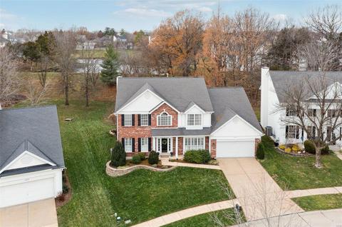645 Charleston Oaks Dr, Ballwin, MO 63021 photo 2